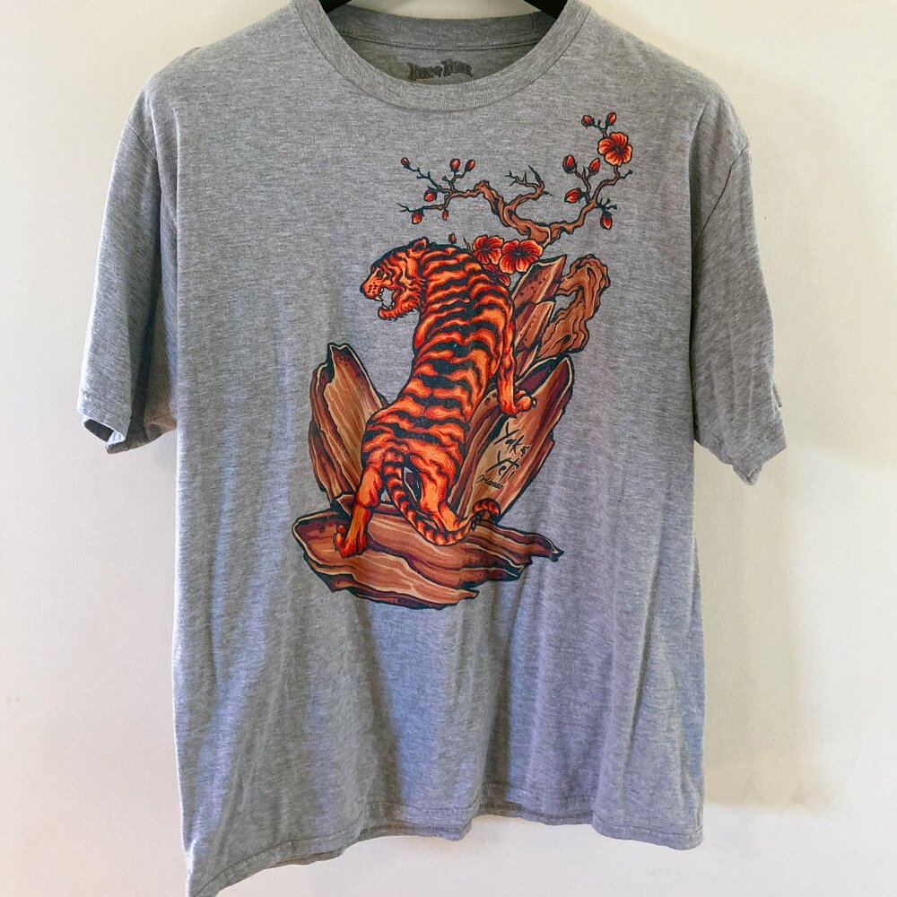 Yak & Yeti Restaurant Orlando Disney World Tiger Tee Shirt Large Gray Merch L